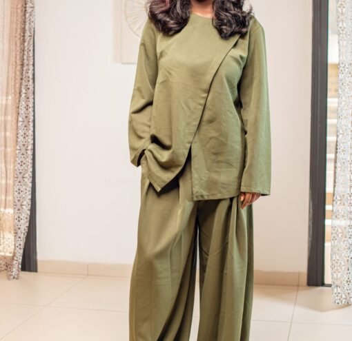 Ensemble 2 pièces vert blouse croisée + pantalon