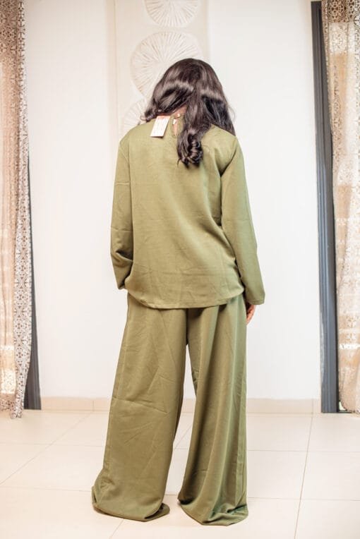 Ensemble 2 pièces vert blouse croisée + pantalon – Image 2