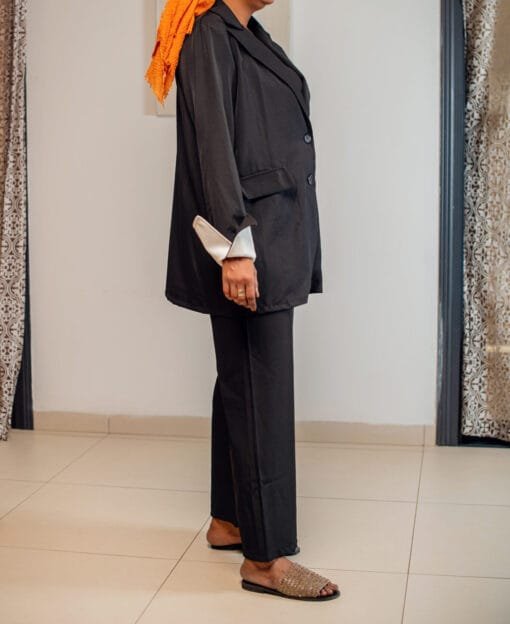 Tailleur noir à manches retournées & pantalon large – Image 3