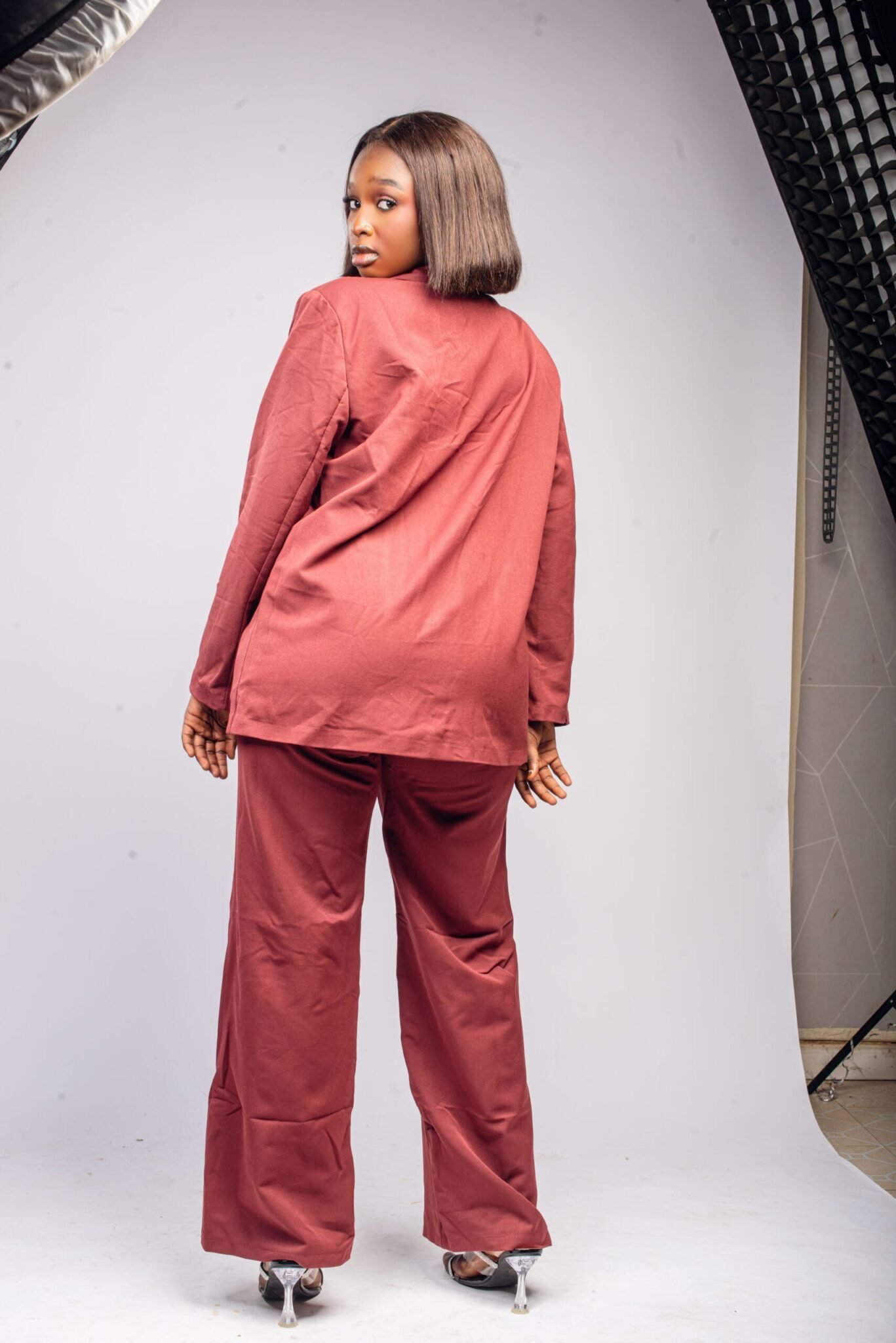 Tailleur bordeaux blazer + pantalon large – Image 2
