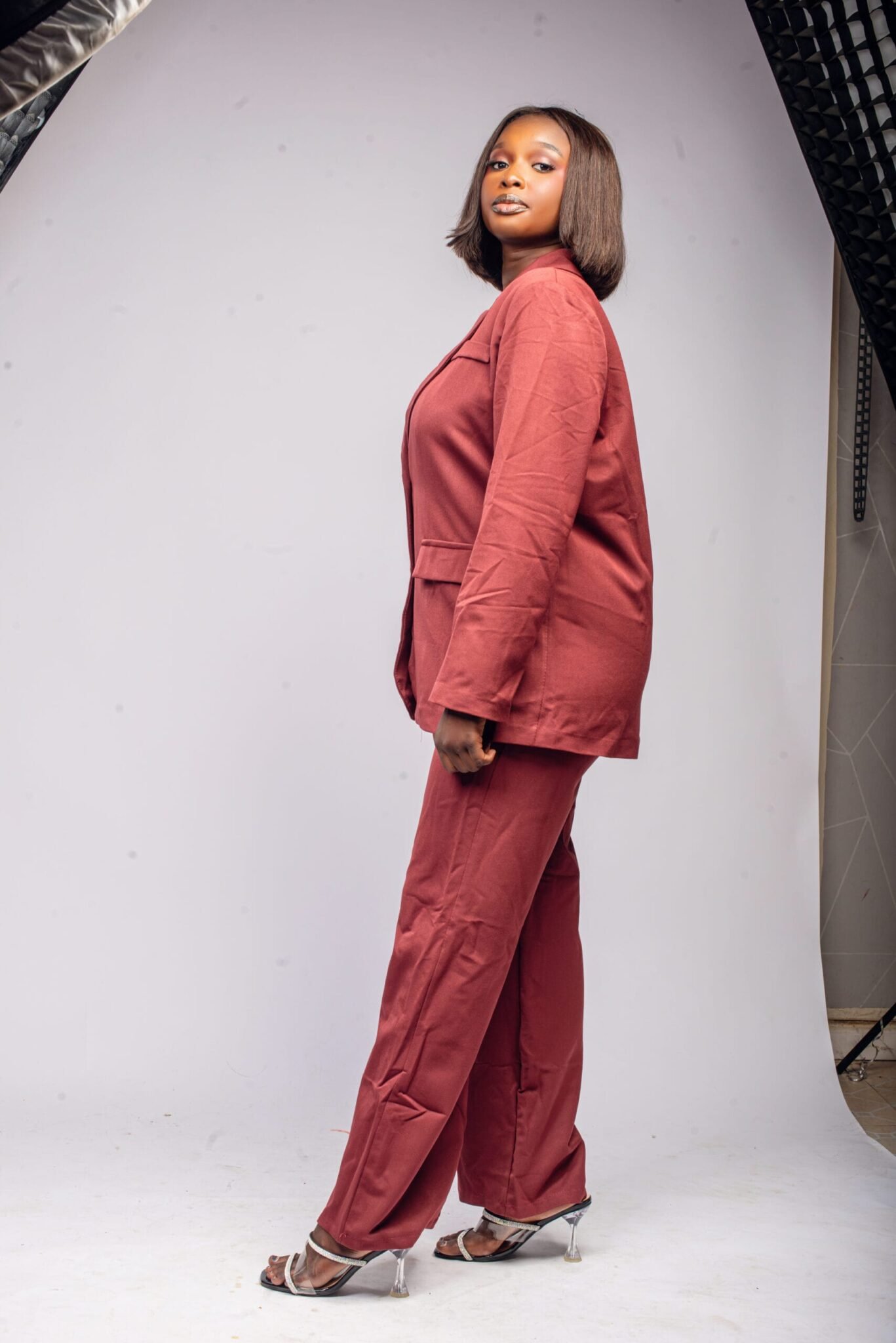 Tailleur bordeaux blazer + pantalon large – Image 5
