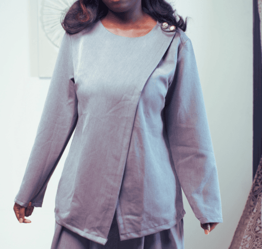 Ensemble 2 pièces gris blouse croisée + pantalon – Image 2