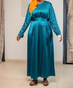 Robe satinée emeraude à motif tiges fleurs