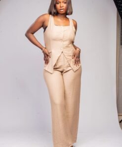 Ensemble taupe sable sans manches bas en pointe et lacets au dos