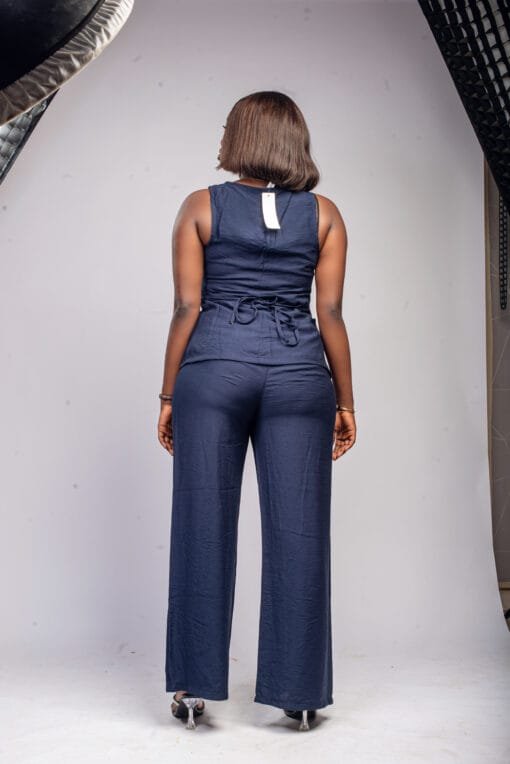 Ensemble bleu sans manches bas en pointe et lacets au dos – Image 2