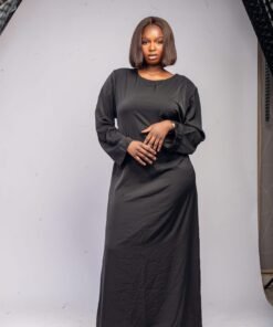 Robe longue noire élégante et fluide à nouer à l'arrière