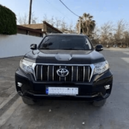 Location de véhicule avec chauffeur Toyota Prado intérieur cuir beige 5 places