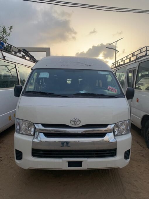 Location de véhicule Toyota Hiace 15 places