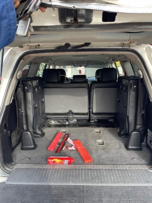 Location de véhicule avec chauffeur Toyota Land Cruiser 200 V8 Blanc 5 places – Image 4