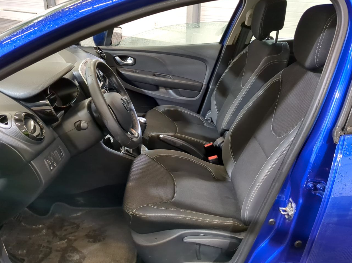 Renault IV Estate Business Bleue – Intérieur avant