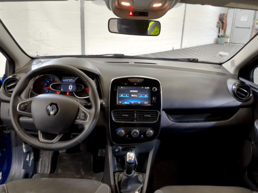 Location de véhicule avec ou sans chauffeur Renault Clio IV Estate Business Grand coffre – Image 3