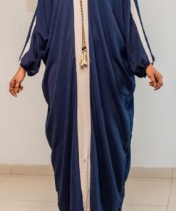 Abaya ample bleu avec bande contrastée et cordelette tressée