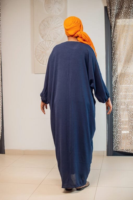 Abaya ample bleu avec bande contrastée et cordelette tressée – Image 3