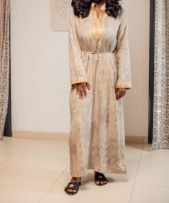 Robe longue taupe foncé avec broderies dorées