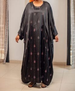 Abaya satinée noir cintrable avec strass