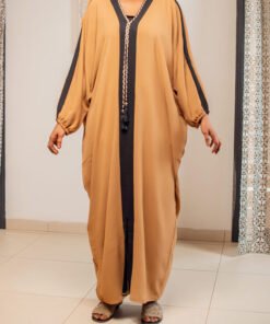 Abaya ample camel avec bande contrastée et cordelette tressée