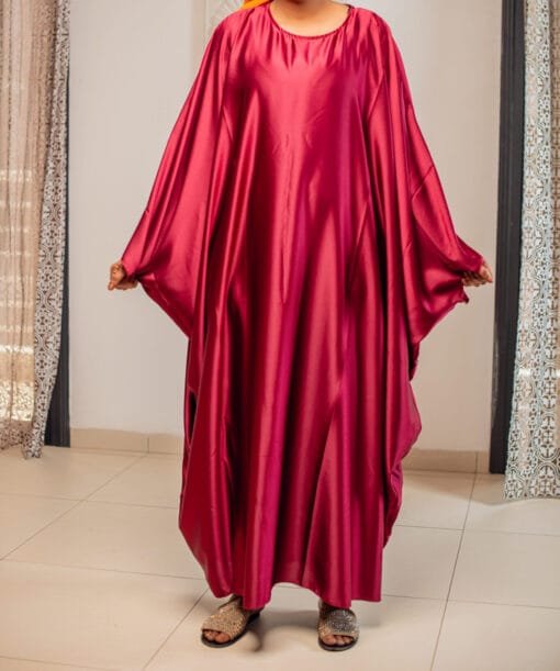 Robe longue ample satinée bordeaux