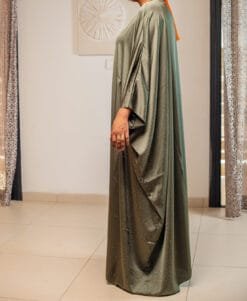 Robe abaya satinée vert à manches strassées