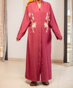 Kimono bordeaux à broderies florales dorées