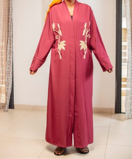 Kimono bordeaux à broderies florales dorées