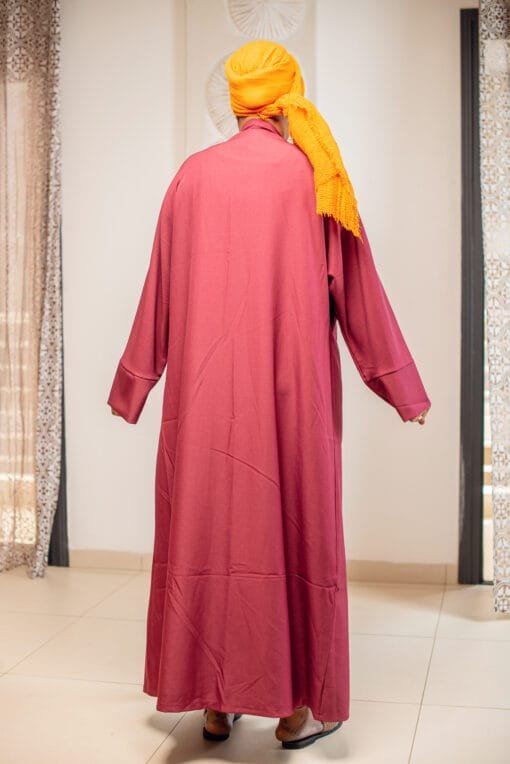 Kimono bordeaux à broderies florales dorées – Image 2