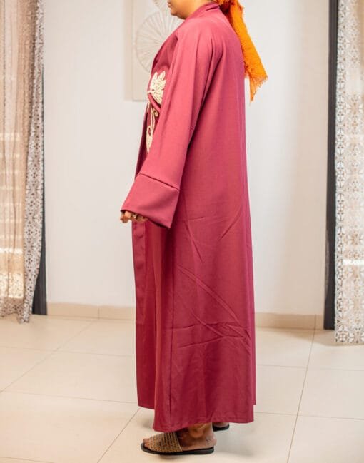 Kimono bordeaux à broderies florales dorées – Image 3