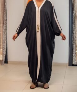 Abaya ample noir avec bande contrastée et cordelette tressée