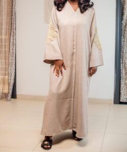 Robe longue taupe brodée fleurs dorées