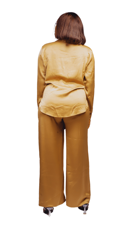 Ensemble 2 pièces camel satiné chemise à nouer avec pantalon – Image 3