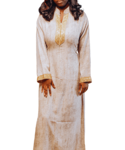 Robe longue taupe clair avec broderies dorées
