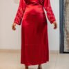 Robe satinée rouge à motif tiges fleurs