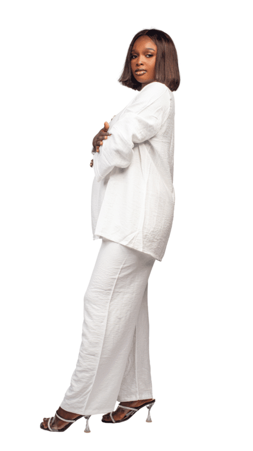 Ensemble fluide texturé blanc et finitions nacrées – Image 2