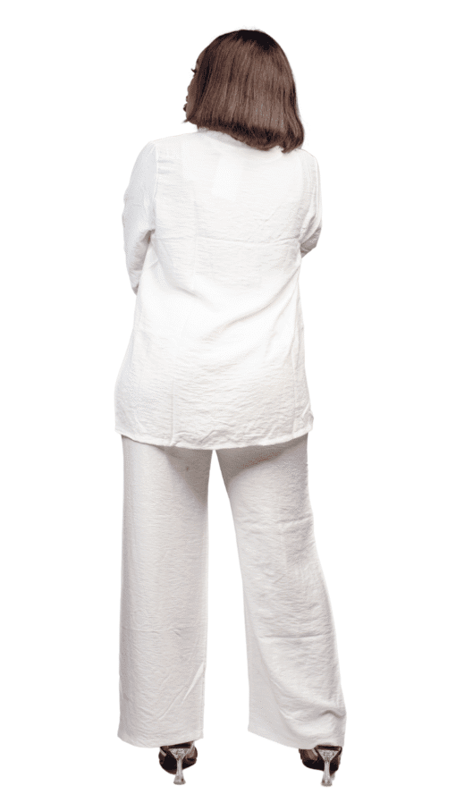 Ensemble fluide texturé blanc et finitions nacrées – Image 4
