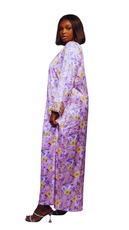 Robe broderie or et pierres violettes – Image 2